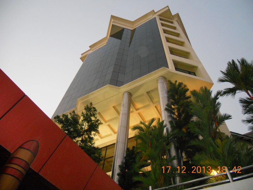 Hotel Gokulam Park Kochi Exteriér fotografie